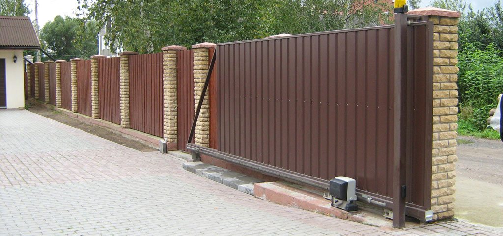 Откатные ворота в Луганске